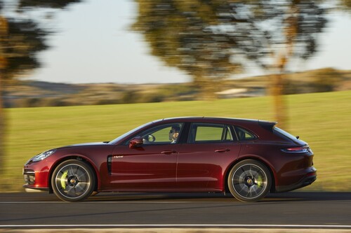 Probamos el Porsche Panamera: la berlina deportiva híbrida o de combustión asombra ahora con hasta 700 CV de potencia