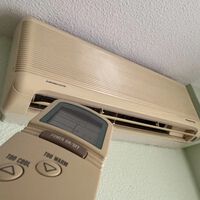 La lluvia ha disparado la humedad dentro de casa. Este es el modo del aire acondicionado que puedes usar para reducirla 