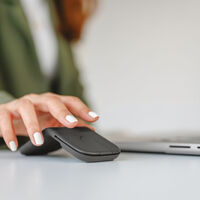 Este nuevo mouse de Logitech es tan portátil que se puede doblar como el iPhone Duo: hoy está disponible en Mercado Libre