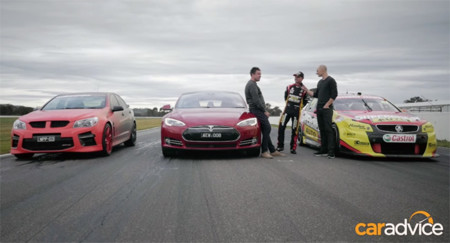El Tesla Model S P85D se enfrenta a un V8 Supercar