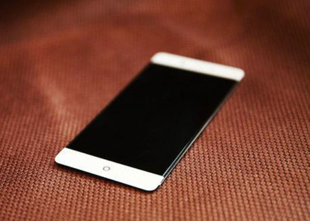 El Nubia Z11 repite pantalla sin marcos y disminuye en grosor: ¿disminuirá también en comodidad?