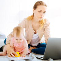 Devolución del IRPF por maternidad y paternidad: cómo, cuándo y dónde solicitarla