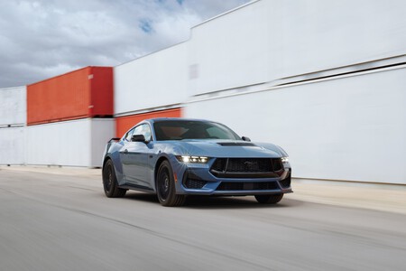 Ford Mustang 2023 4