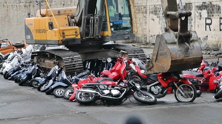 Dolor extremo es ver cómo Filipinas destruye 100 motos a la vez para dar una lección al narcotráfico