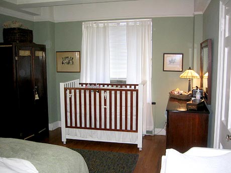Cuando la cuna está en la habitación de los padres