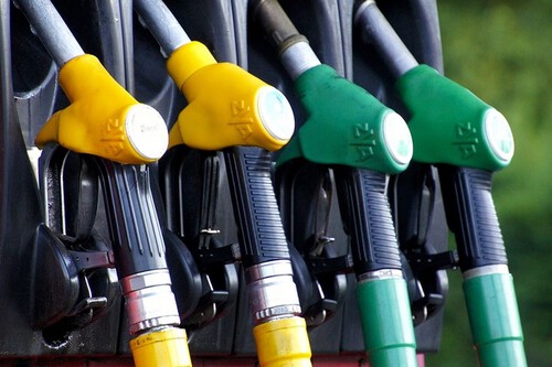 11 consejos prácticos para ahorrar gasolina cuando viajas en moto 