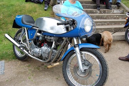 Cafe Racer, los dioses de la velocidad y las marcas que los perseguían
