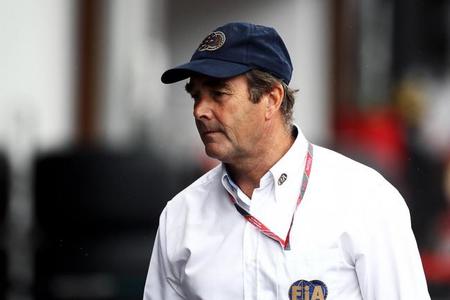 Nigel Mansell cree que Michael Schumacher se quedará en la Fórmula 1 para 2013