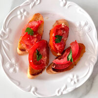 Los cocineros españoles lo recomiendan: «Después de aliñar los tomates con sal y aceite de oliva, es recomendable esperar entre 5 y 10 minutos antes de servirlos»