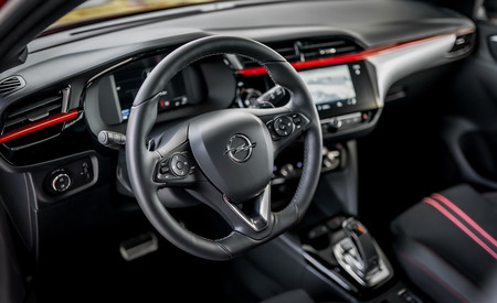 Problemas en el nuevo Opel Corsa: su dirección se puede bloquear y Consumo alerta de "riesgo de accidente"