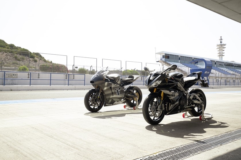 Triumph Daytona Moto2 765 LE: 130 CV y traje de fibra de carbono para el retorno de las deportivas británicas