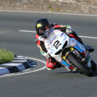 La Honda RCV213V-S tiene sus riesgos, caída de Bruce Anstey en el TT