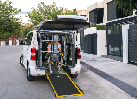 Coche adaptado para pasajeros de movilidad reducida