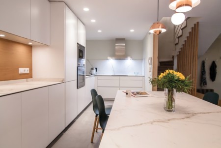 Puertas abiertas: cocina, comedor y salón integradas en la misma ...