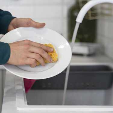Leroy Merlin tiene un escurreplatos mini de diseño compacto que es ideal para cocinas pequeñas 