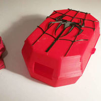 Superpoderes para niños con cáncer: cajas para cubrir las bolsas de la quimio gracias a los héroes de la red