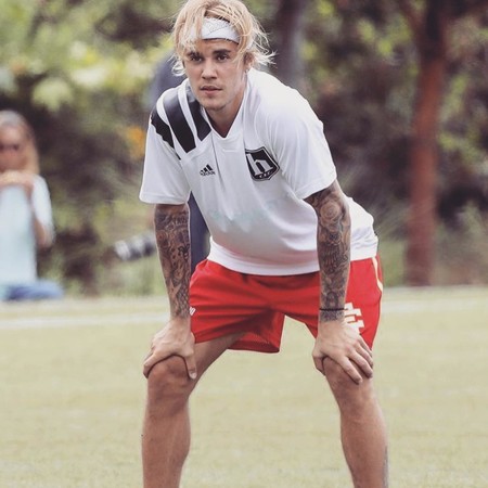 Nueve veces en las que Justin Bieber hizo que los shorts de básquetbol fueran cool