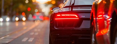 La DGT recuerda cómo calcular la distancia de seguridad adecuada con el coche que circula delante, y tiene truco