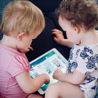 Los niños menores de 12 meses que usan pantallas táctiles parecen mostrar diferencias en cuanto a su atención a largo plazo