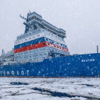 Um gigante nuclear projetado para abrir caminho no Ártico: assim é o quebra-gelo mais moderno da frota russa 