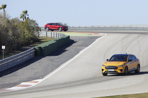 	
Probamos en circuito el Ford Mustang Mach-E GT: un SUV eléctrico con 487 CV que ofrece grandes dosis de diversión 
