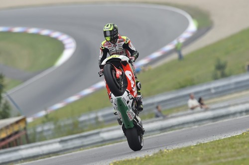 Cal Crutchlow acaba con 35 años de sequía británica en MotoGP en una carrera para tipos duros