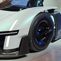 Gotas de agua, cruces y un coche que analiza tu corazón en cuanto te sientas: el superdeportivo Xiaomi VISION Gran Turismo