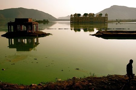 El Jal Mahal o palacio sobre el agua de Jaipur