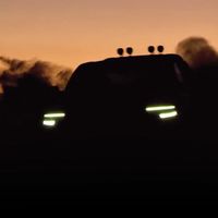 FCA anuncia dos lanzamientos en teaser: RAM TRX de 707 hp y... ¿un nuevo Jeep Grand Wagoneer?