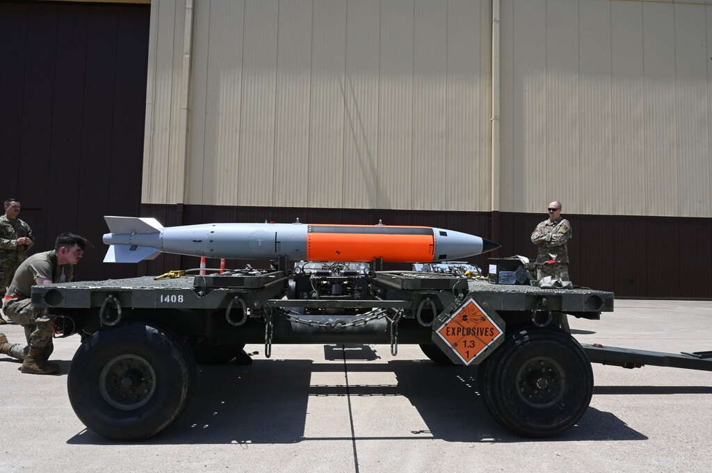 No es que EEUU haya advertido a Rusia sobre Ucrania, es que acaba de enviar bombas nucleares de hasta 50 kilotones a Europa