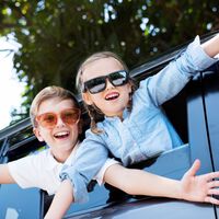 52 preguntas para jugar en el coche con niños y hacer el viaje más divertido