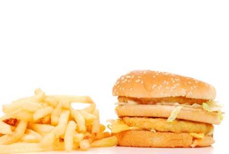 Motivos por los que nos sentimos atraídos por los alimentos que más engordan