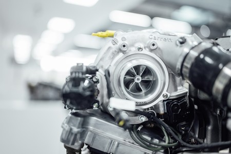 Adiós al lag: Mercedes-AMG y Garrett han creado un turbo con asistencia eléctrica para coches de calle con tecnología de Fórmula 1