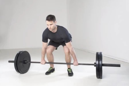 Trabaja tu cuerpo al completo utilizando las variantes del peso muerto