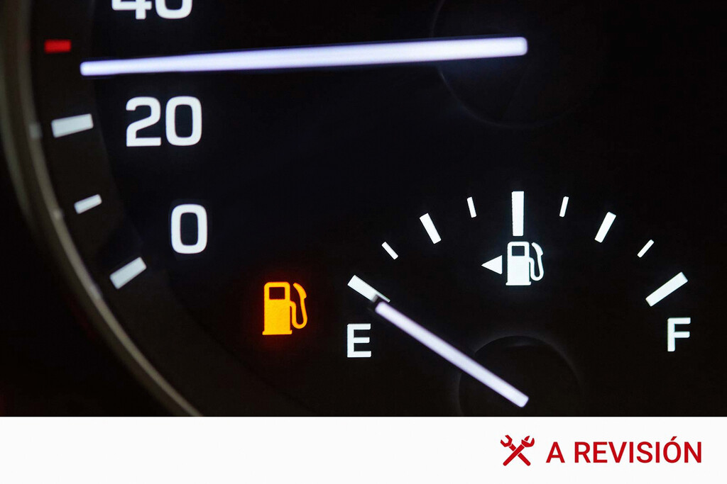 Se me ha encendido la luz de reserva del combustible en marcha. ¿Cuánto tiempo puedo seguir conduciendo si está encendida? 