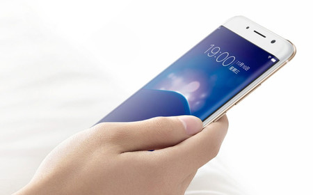 Vivo Xplay6, las pantallas curvas se abren camino en China