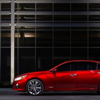 ¿Los jóvenes prefieren los SUV? Nissan cree que no y por eso sigue apostando por sedanes