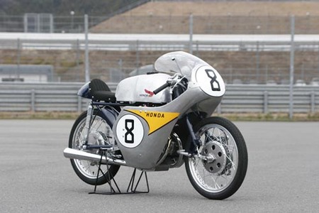 Honda RC142 restaurada