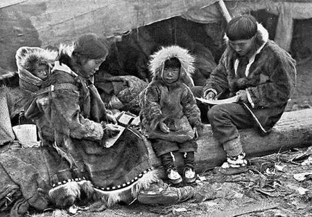 Eskimo Family Ngm V31 P564 2