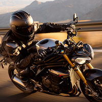 La naked británica más hooligan se renueva. La Triumph Speed Triple 1200 RS gana potencia, tecnología y acabados premium