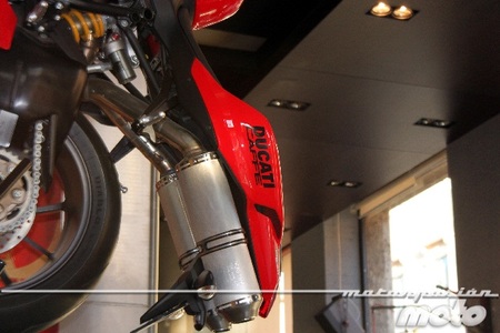 Ducati 1198 del Ducati caffe