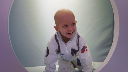 Se inaugura la primera 'estación lunar' para los niños con cáncer en un hospital español
