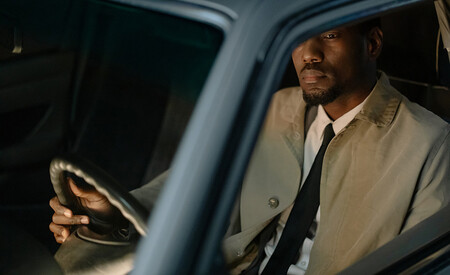 Conductor cansado y distraído