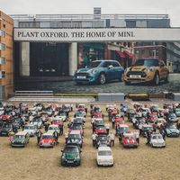 MINI llega a los 10 millones de vehículos producidos y así lo celebra