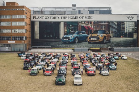 MINI llega a los 10 millones de vehículos producidos y así lo celebra