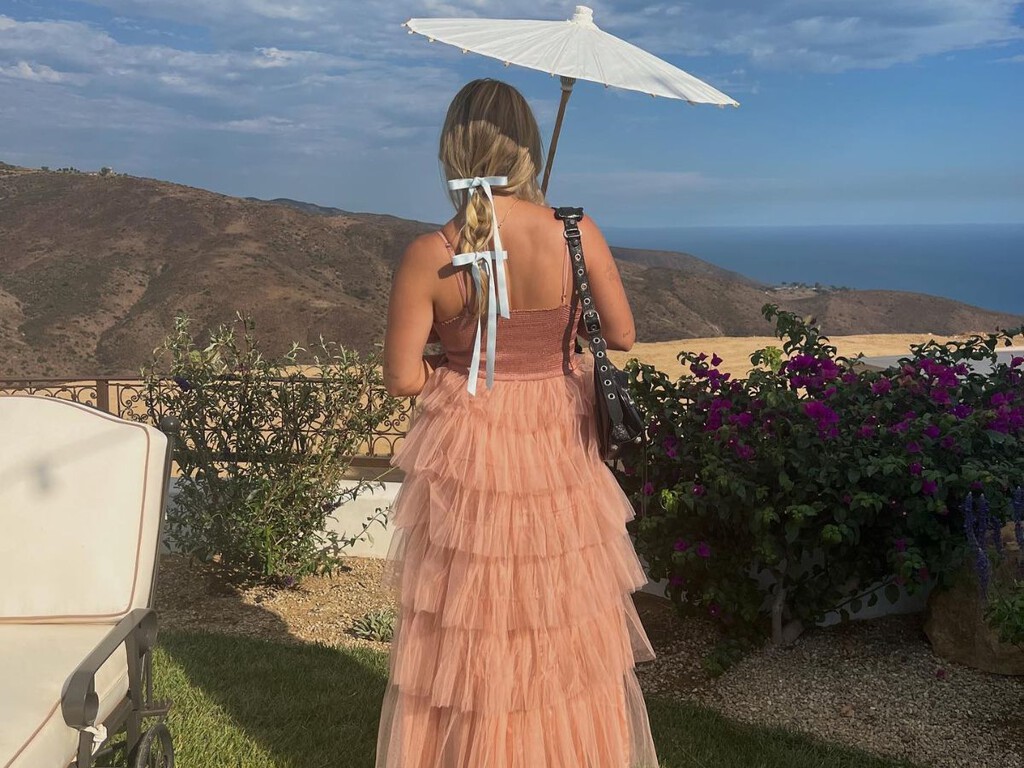 Sfera firma un vestido de invitada ideal con volantes súper bohemio, romántico y chic por menos de 35 euros 