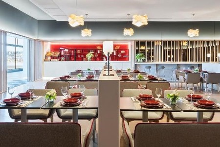 Velazquez Premium Lounge 3
