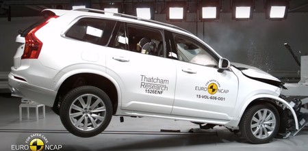16 años sin una sola muerte. El Volvo XC90 tiene alucinados a los británicos por sus sistemas de seguridad