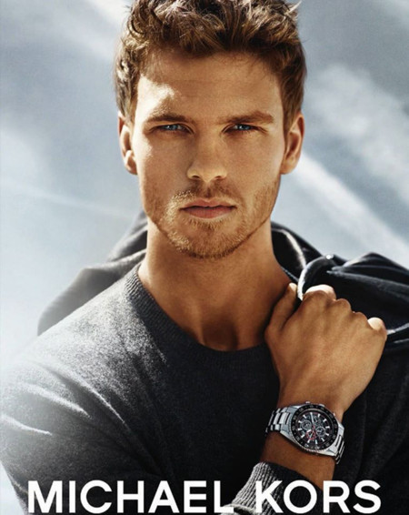 Benjamin Eiden presta su rostro para la campaña del Jetmaster Automatic de Michael Kors