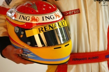 Fernando Alonso estrena nuevo diseño de casco